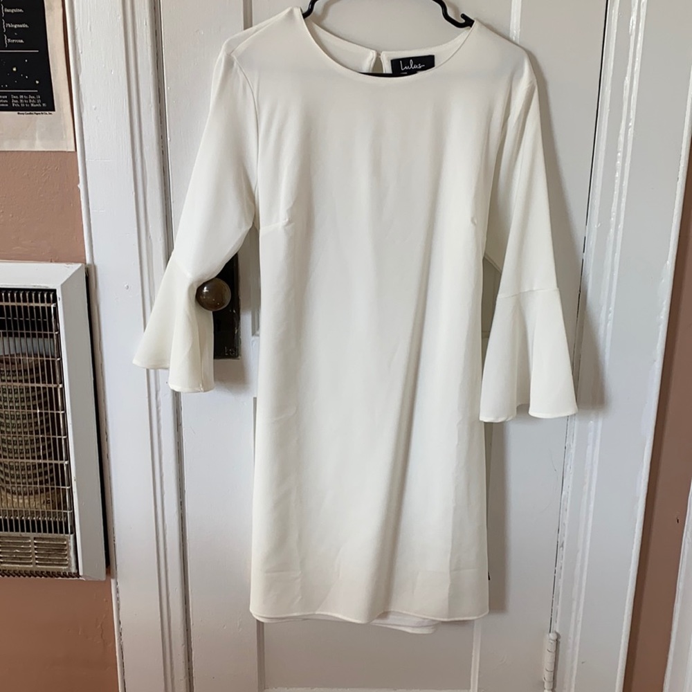 Lulu’s white dress
